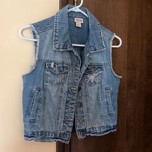 Denim sleeveless jacket